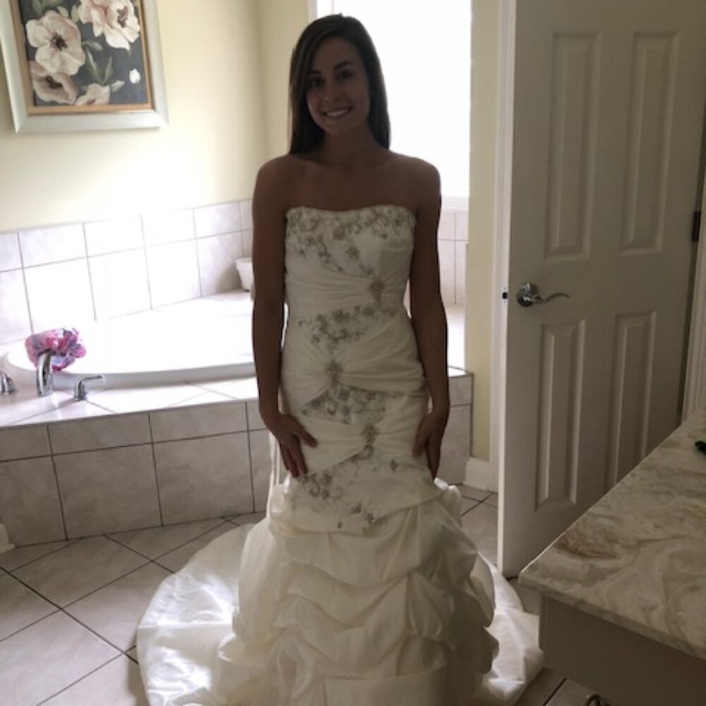 Piccione  Wedding Dress in Diamond White size 2